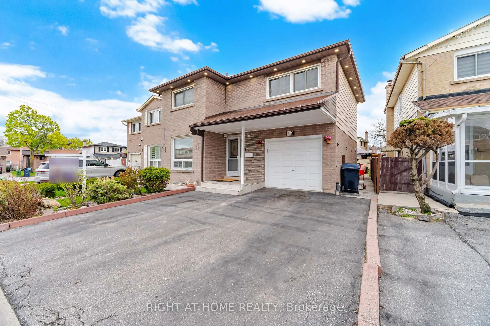Photo 4 of 18 Mercedes Drive, Etobicoke, Mount Olive-Silverstone-Jamestown — HOMEH