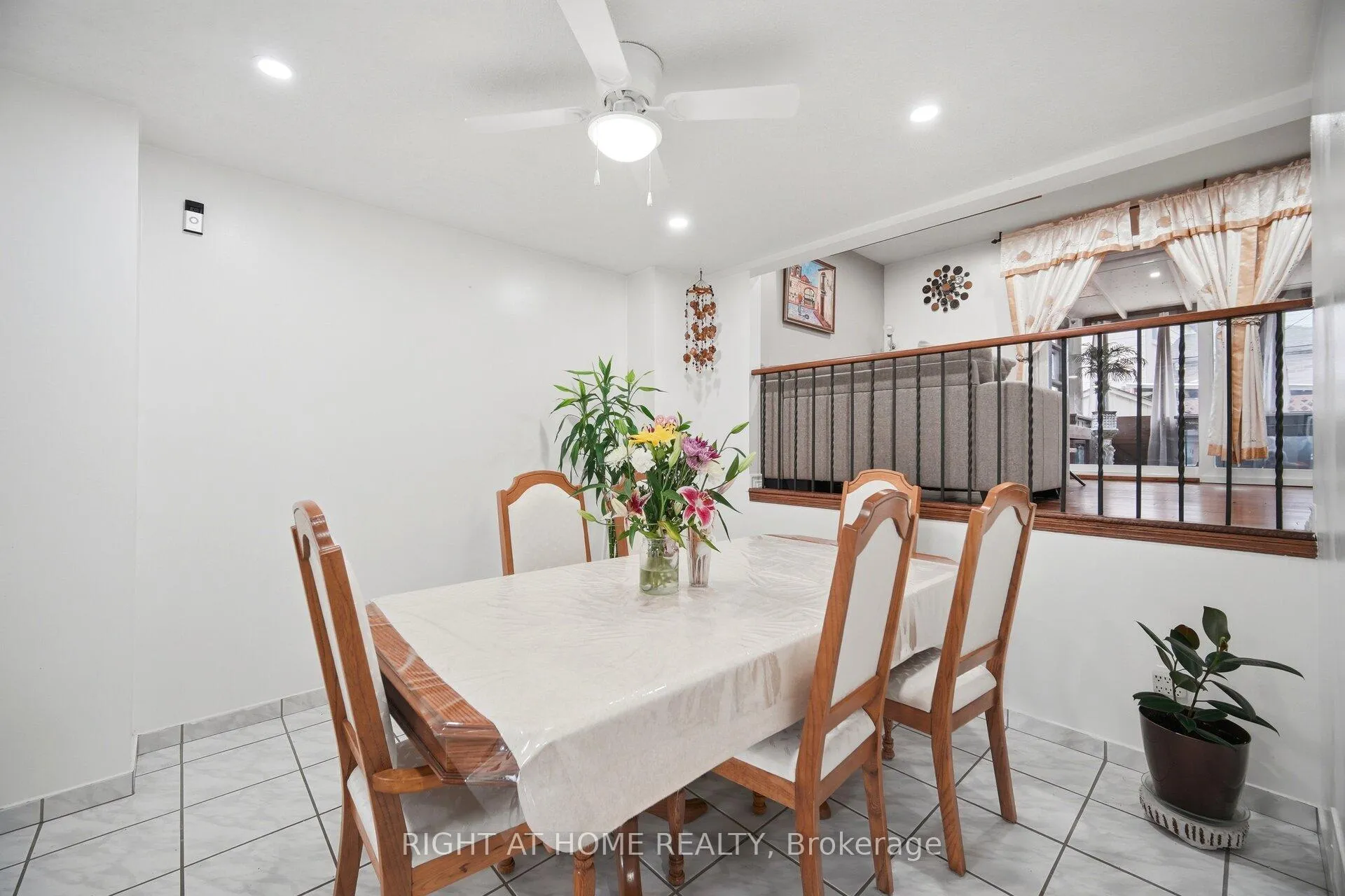 Photo 13 of 18 Mercedes Drive, Etobicoke, Mount Olive-Silverstone-Jamestown — HOMEH