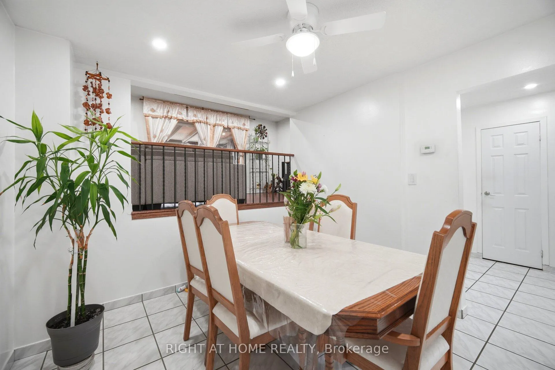 Photo 14 of 18 Mercedes Drive, Etobicoke, Mount Olive-Silverstone-Jamestown — HOMEH