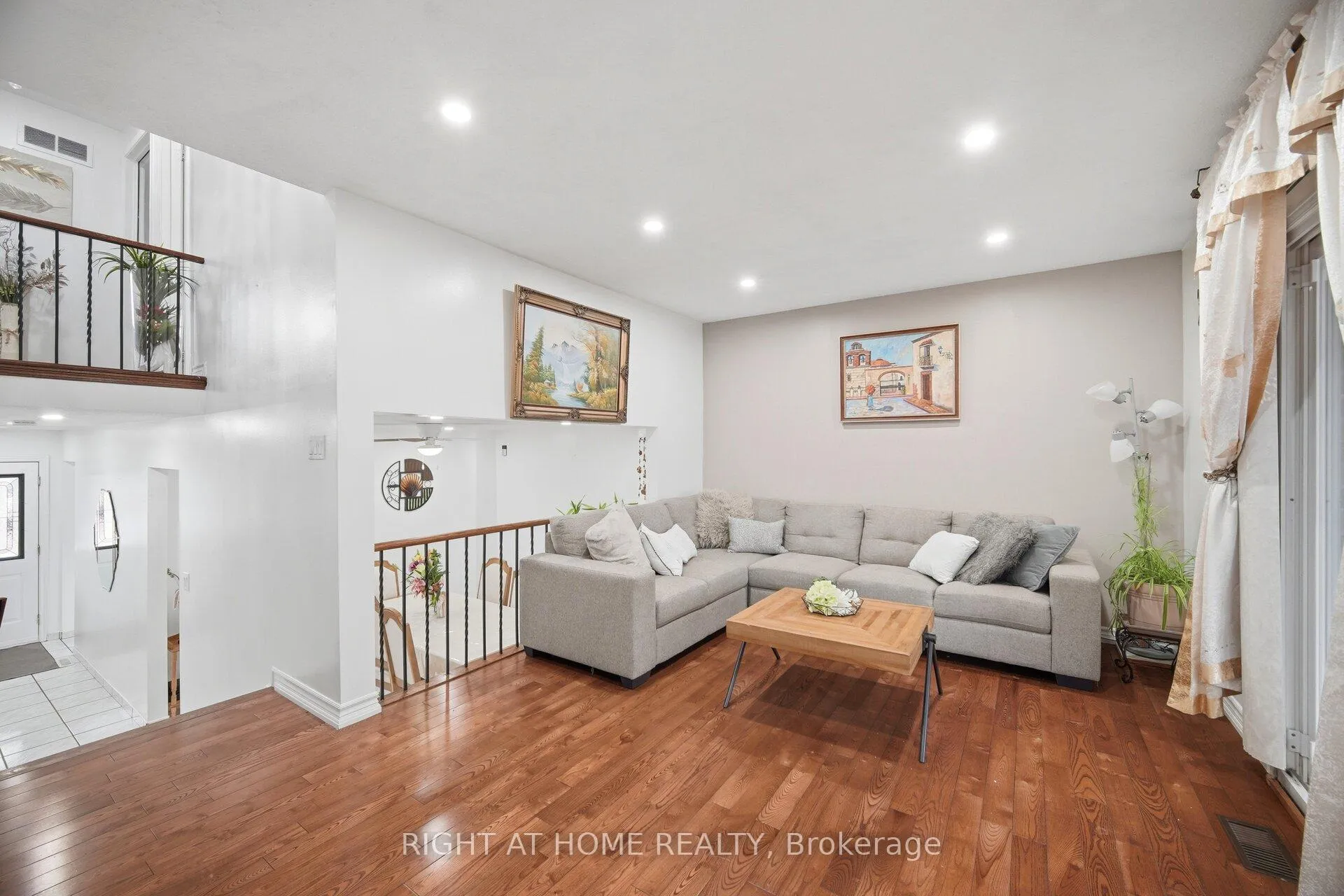 Photo 17 of 18 Mercedes Drive, Etobicoke, Mount Olive-Silverstone-Jamestown — HOMEH