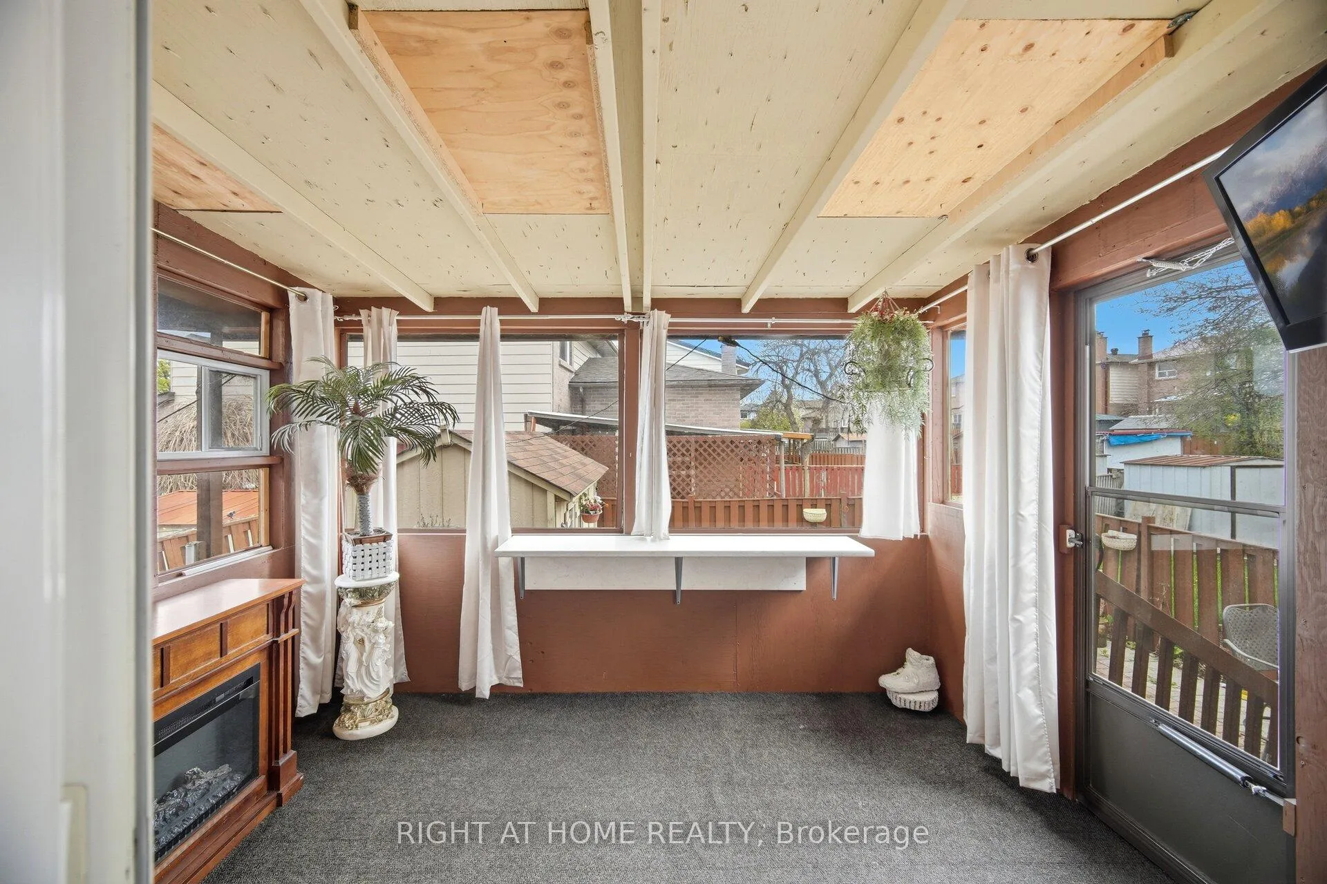 Photo 19 of 18 Mercedes Drive, Etobicoke, Mount Olive-Silverstone-Jamestown — HOMEH