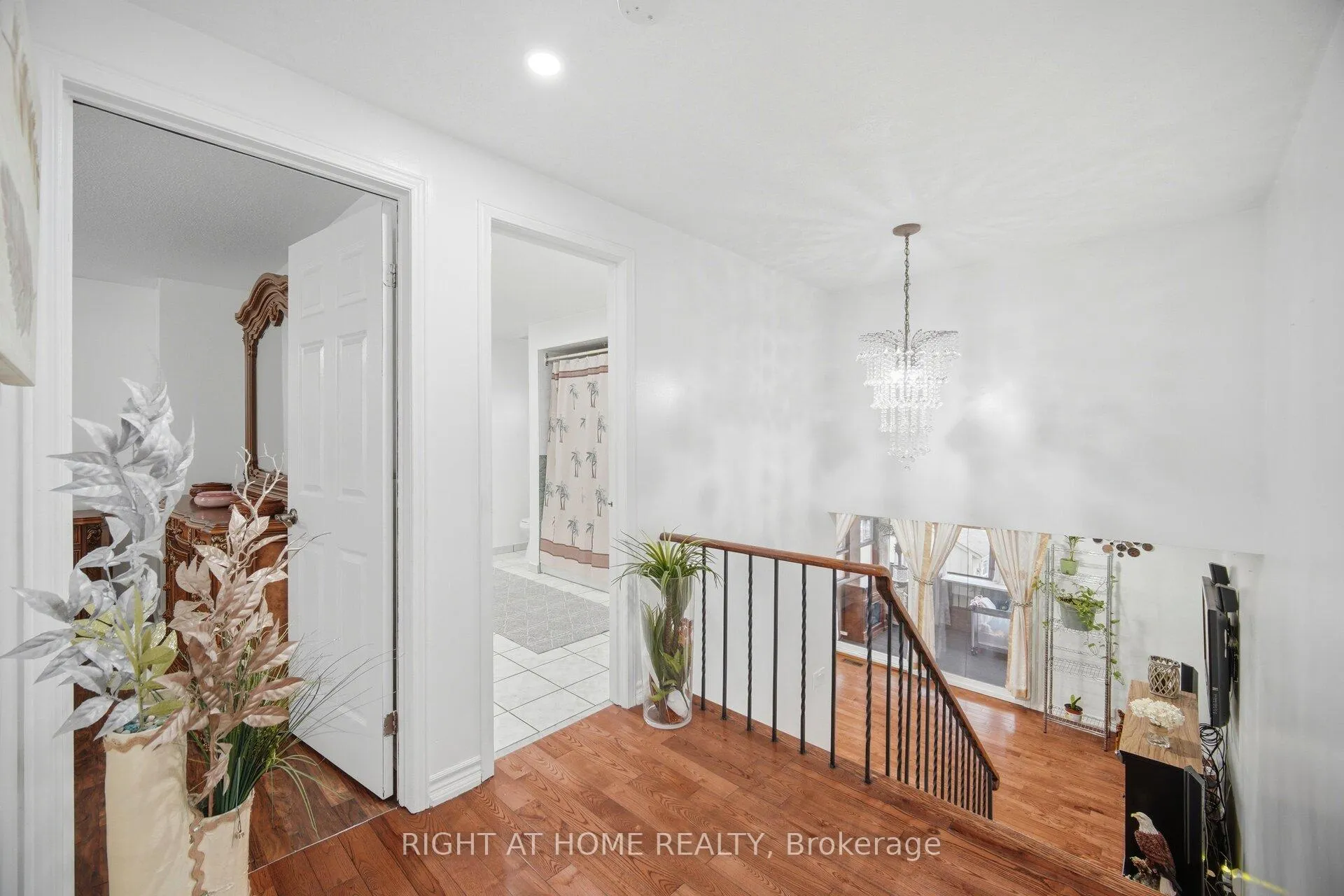 Photo 24 of 18 Mercedes Drive, Etobicoke, Mount Olive-Silverstone-Jamestown — HOMEH