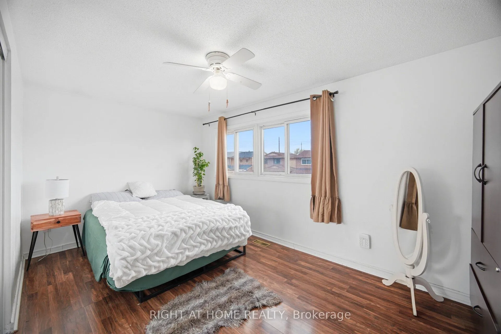 Photo 28 of 18 Mercedes Drive, Etobicoke, Mount Olive-Silverstone-Jamestown — HOMEH