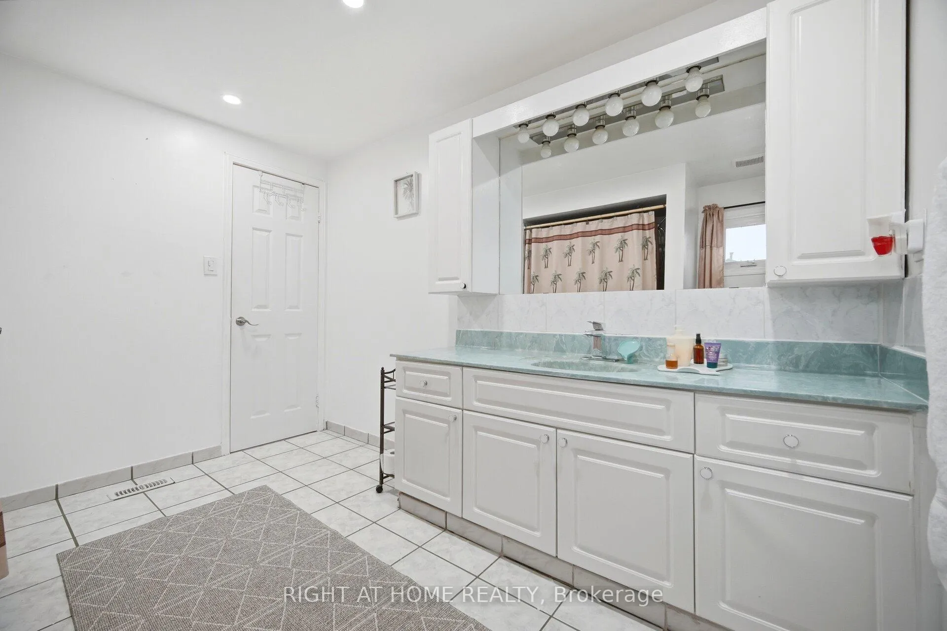 Photo 33 of 18 Mercedes Drive, Etobicoke, Mount Olive-Silverstone-Jamestown — HOMEH