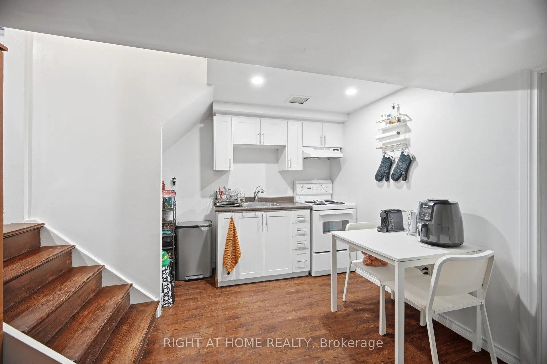 Photo 41 of 18 Mercedes Drive, Etobicoke, Mount Olive-Silverstone-Jamestown — HOMEH