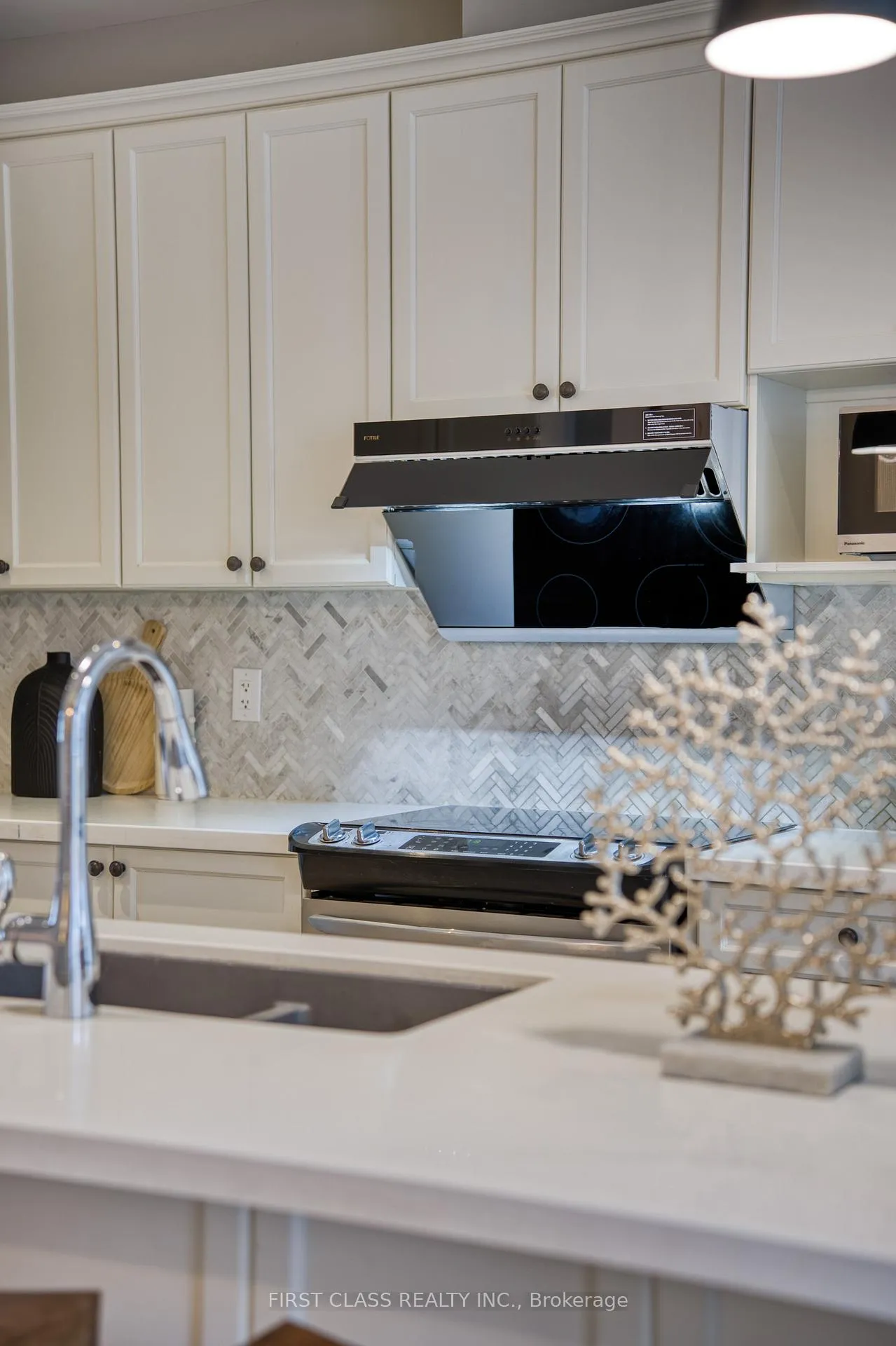 Photo 10 of 352 Leadwood Gate, Oakville, Glenorchy — HOMEH