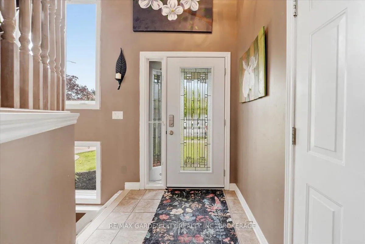Photo 4 of 325 Winterberry Boulevard, Thorold, Confederation Heights — HOMEH