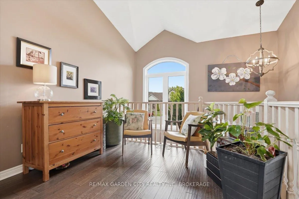 Photo 6 of 325 Winterberry Boulevard, Thorold, Confederation Heights — HOMEH