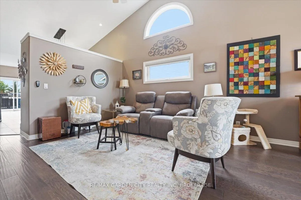 Photo 7 of 325 Winterberry Boulevard, Thorold, Confederation Heights — HOMEH