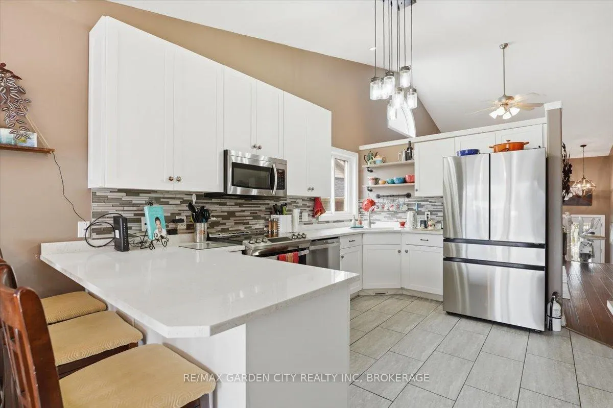 Photo 11 of 325 Winterberry Boulevard, Thorold, Confederation Heights — HOMEH