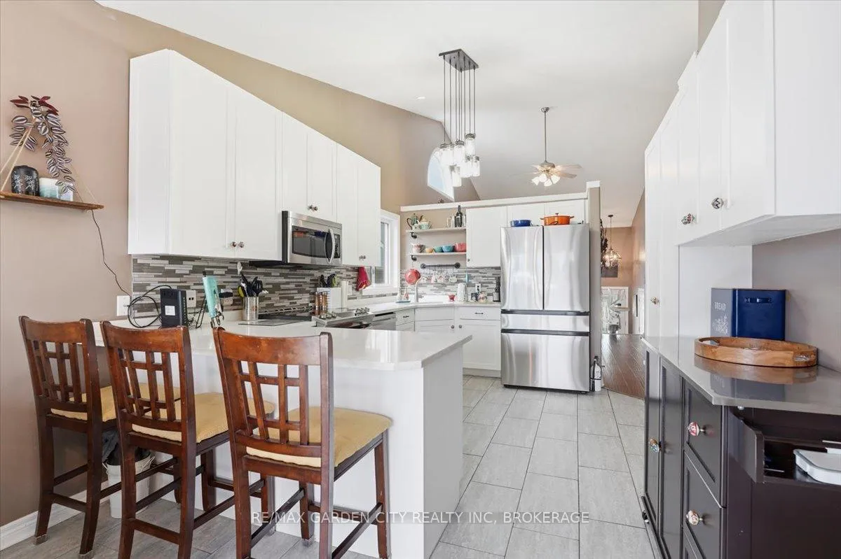 Photo 12 of 325 Winterberry Boulevard, Thorold, Confederation Heights — HOMEH