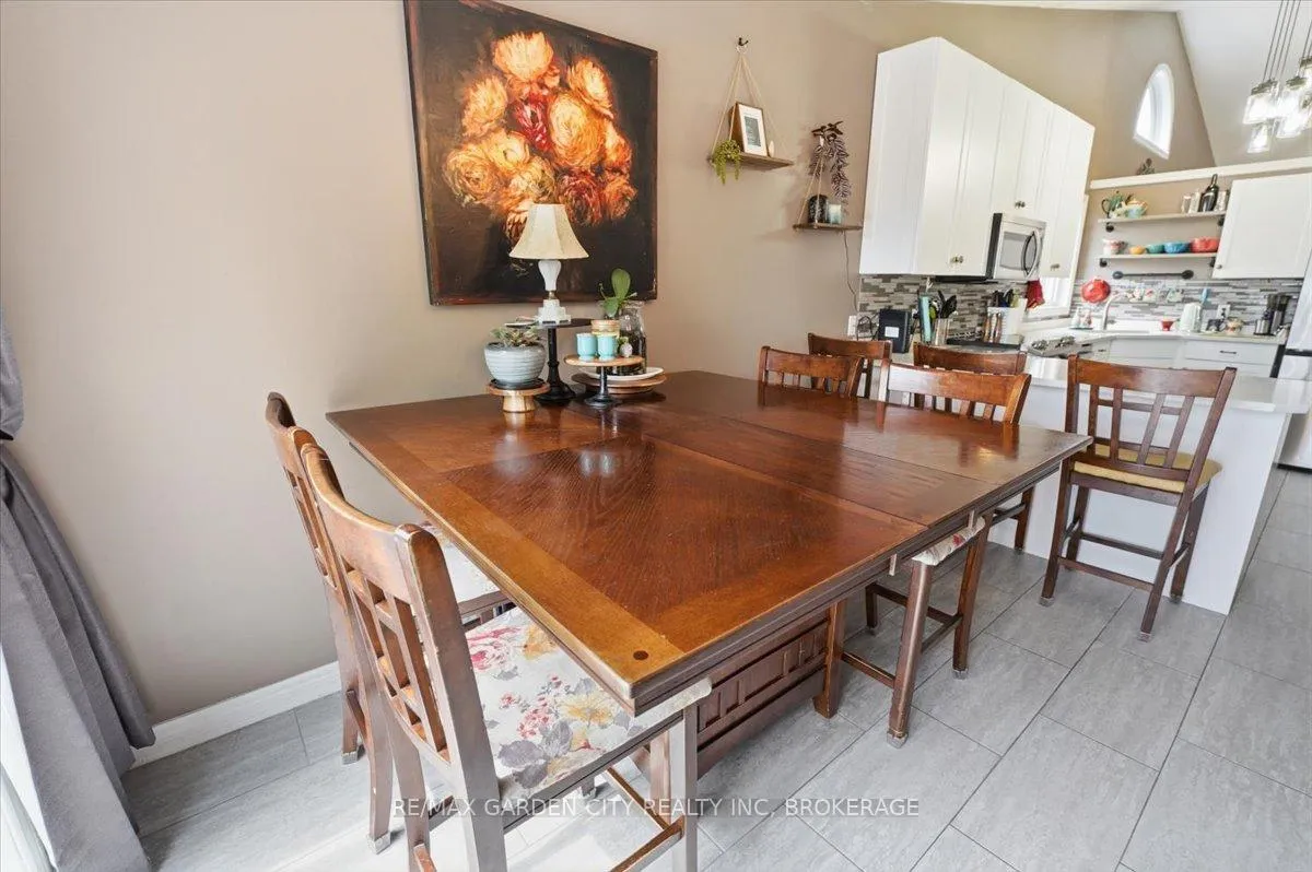 Photo 14 of 325 Winterberry Boulevard, Thorold, Confederation Heights — HOMEH