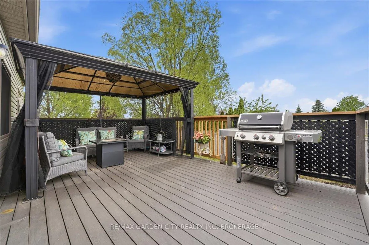 Photo 15 of 325 Winterberry Boulevard, Thorold, Confederation Heights — HOMEH
