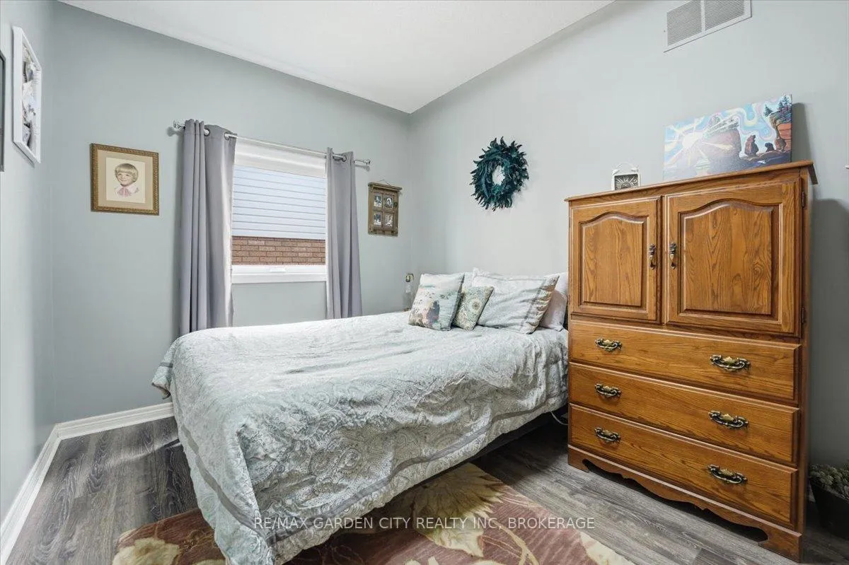 Photo 22 of 325 Winterberry Boulevard, Thorold, Confederation Heights — HOMEH