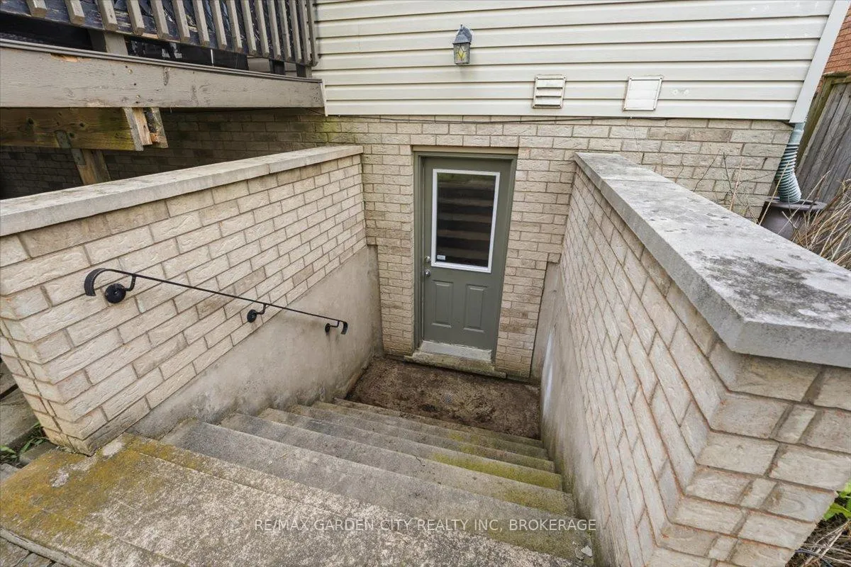 Photo 37 of 325 Winterberry Boulevard, Thorold, Confederation Heights — HOMEH