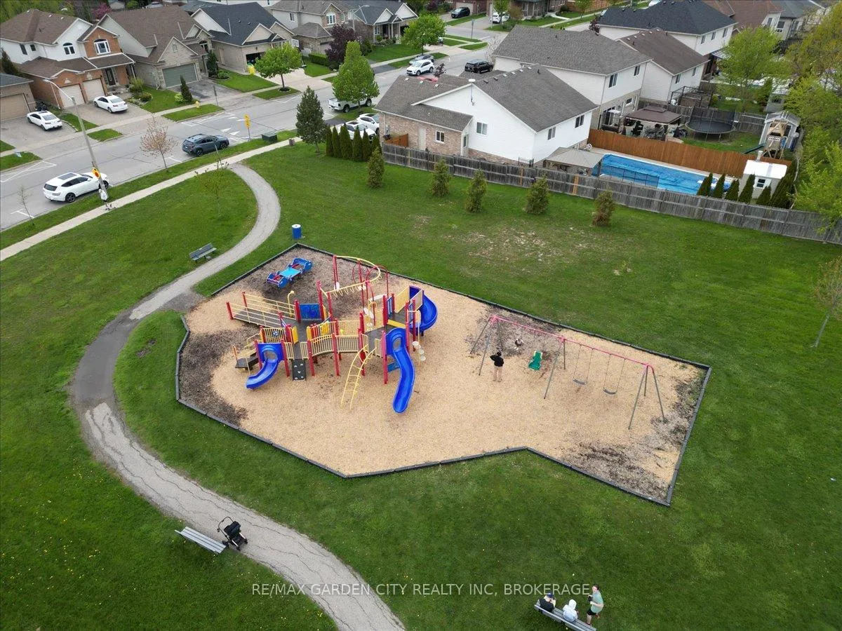 Photo 40 of 325 Winterberry Boulevard, Thorold, Confederation Heights — HOMEH