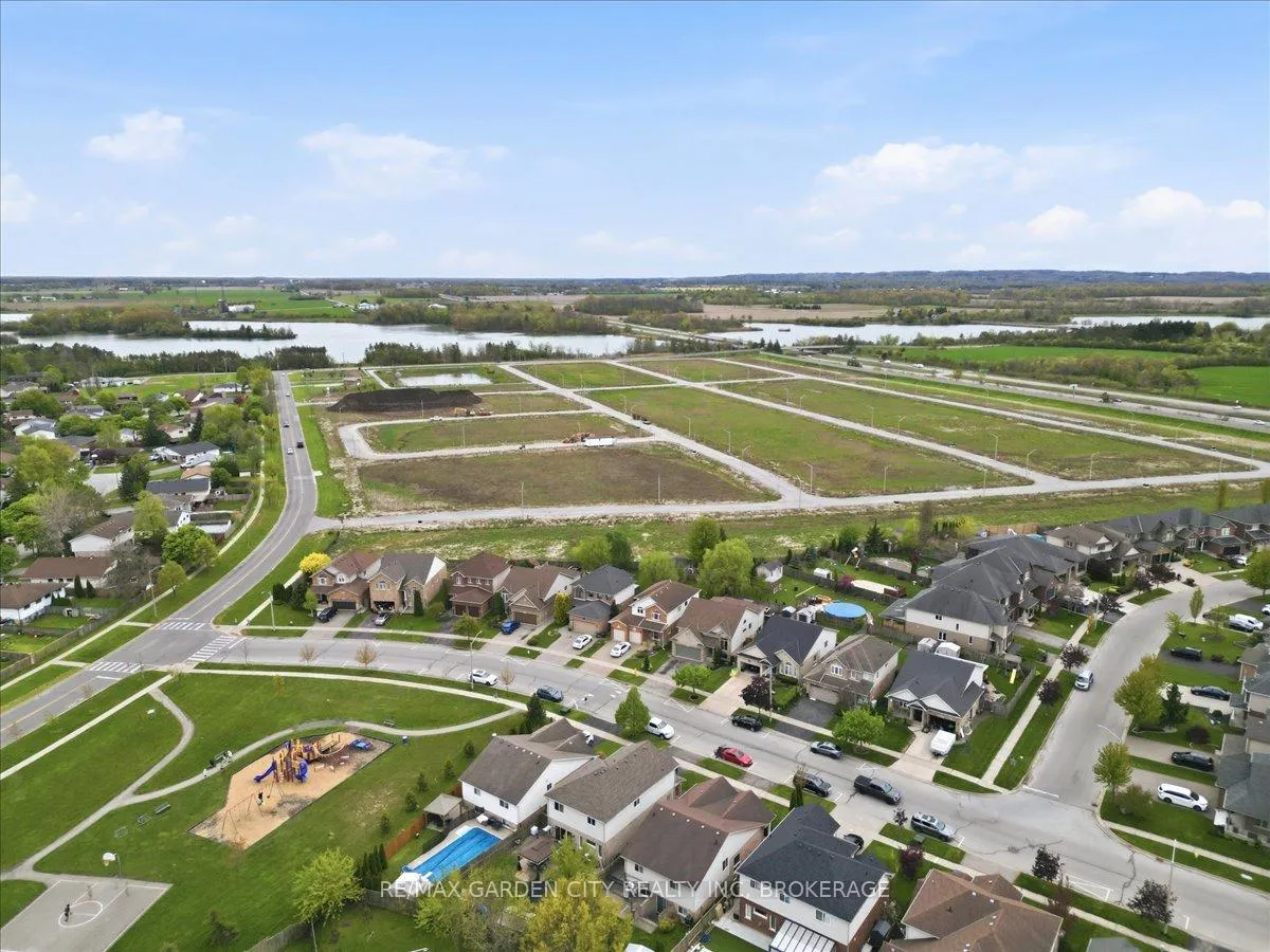 Photo 42 of 325 Winterberry Boulevard, Thorold, Confederation Heights — HOMEH