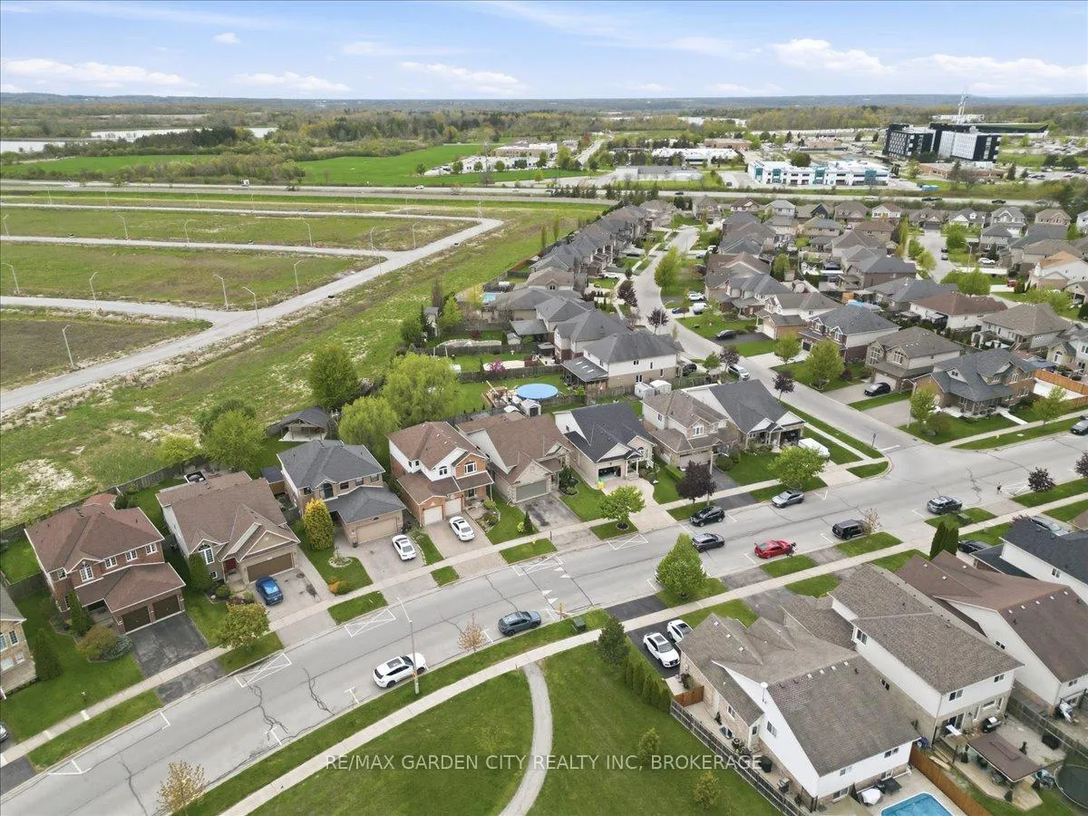 Photo 43 of 325 Winterberry Boulevard, Thorold, Confederation Heights — HOMEH