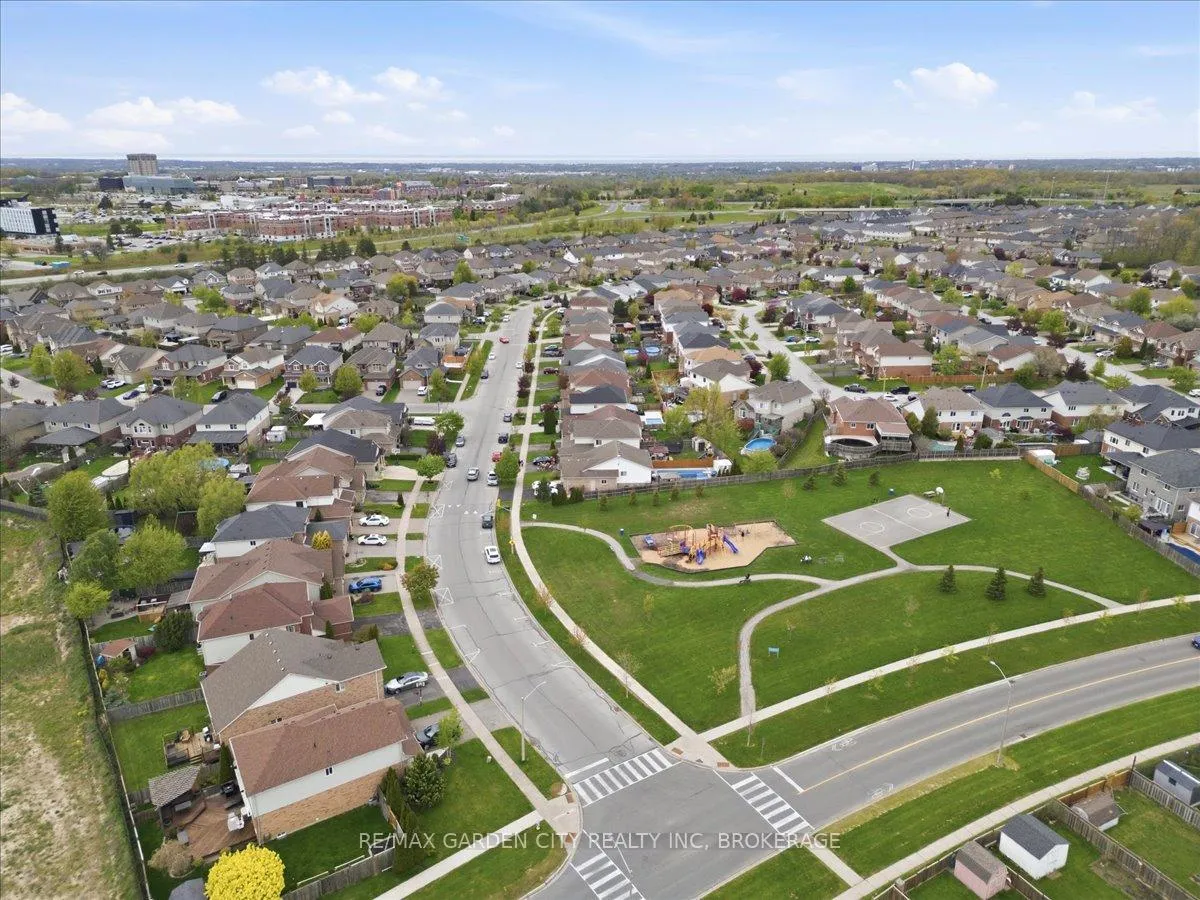 Photo 44 of 325 Winterberry Boulevard, Thorold, Confederation Heights — HOMEH