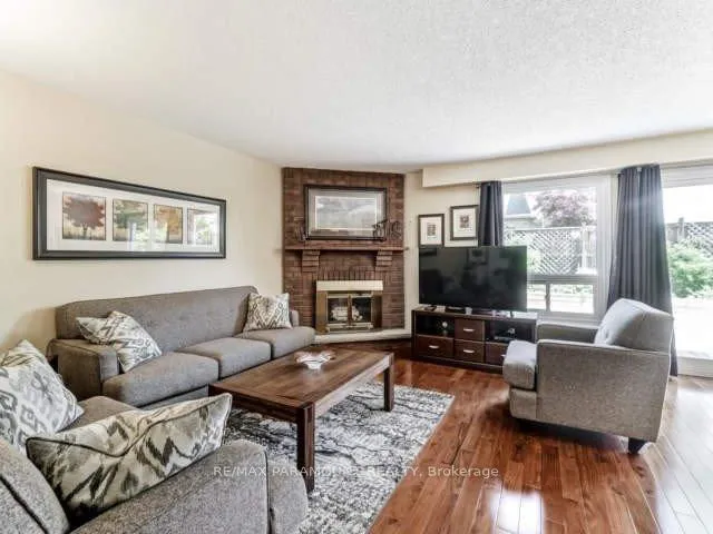 Photo 6 of 4 Astoreville Square, Brampton, Heart Lake East — HOMEH