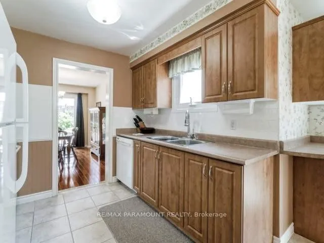 Photo 13 of 4 Astoreville Square, Brampton, Heart Lake East — HOMEH