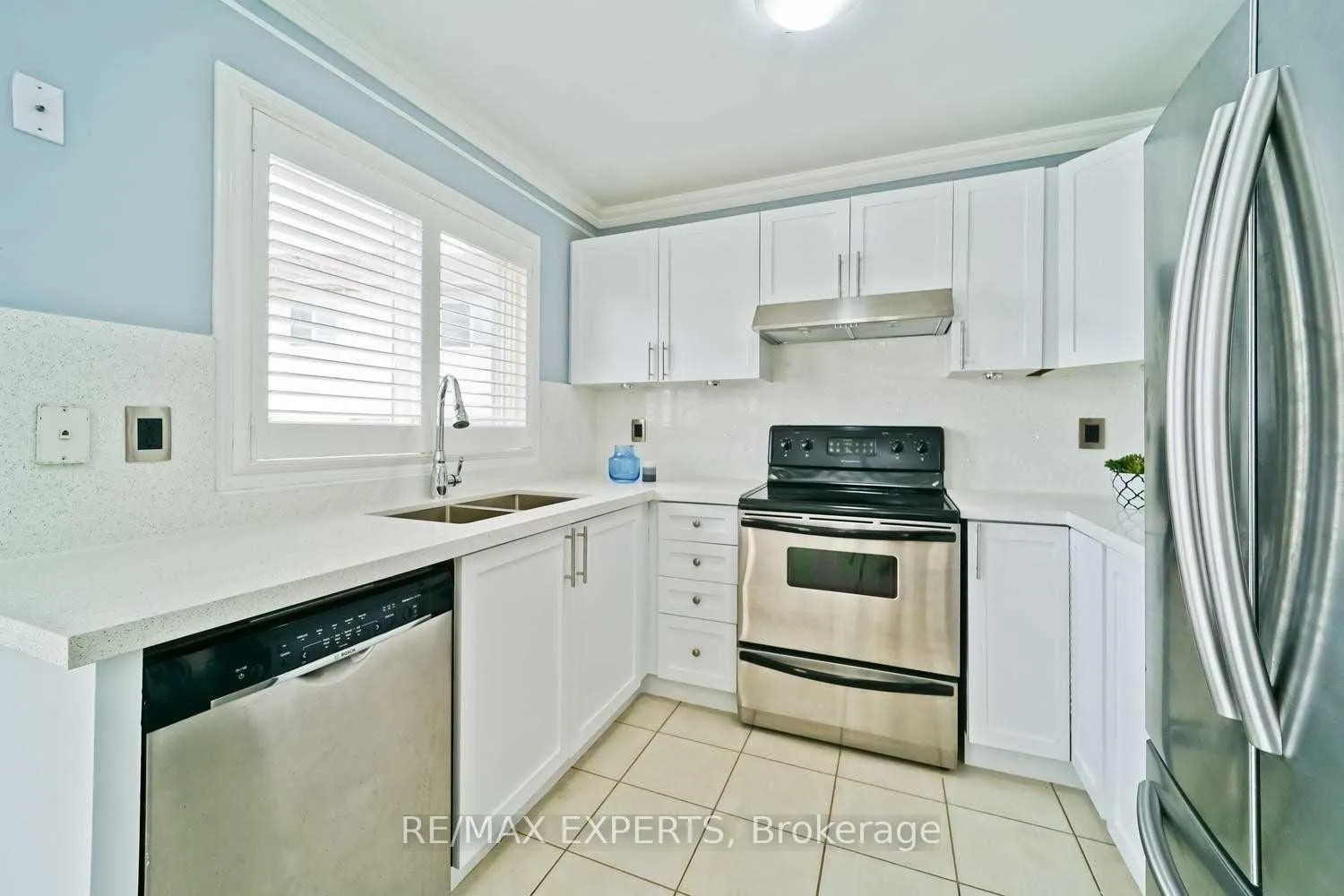 Photo 8 of 357 Brisdale Drive, Brampton, Fletcher's Meadow — HOMEH