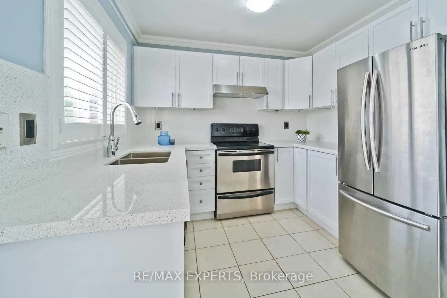 Photo 9 of 357 Brisdale Drive, Brampton, Fletcher's Meadow — HOMEH