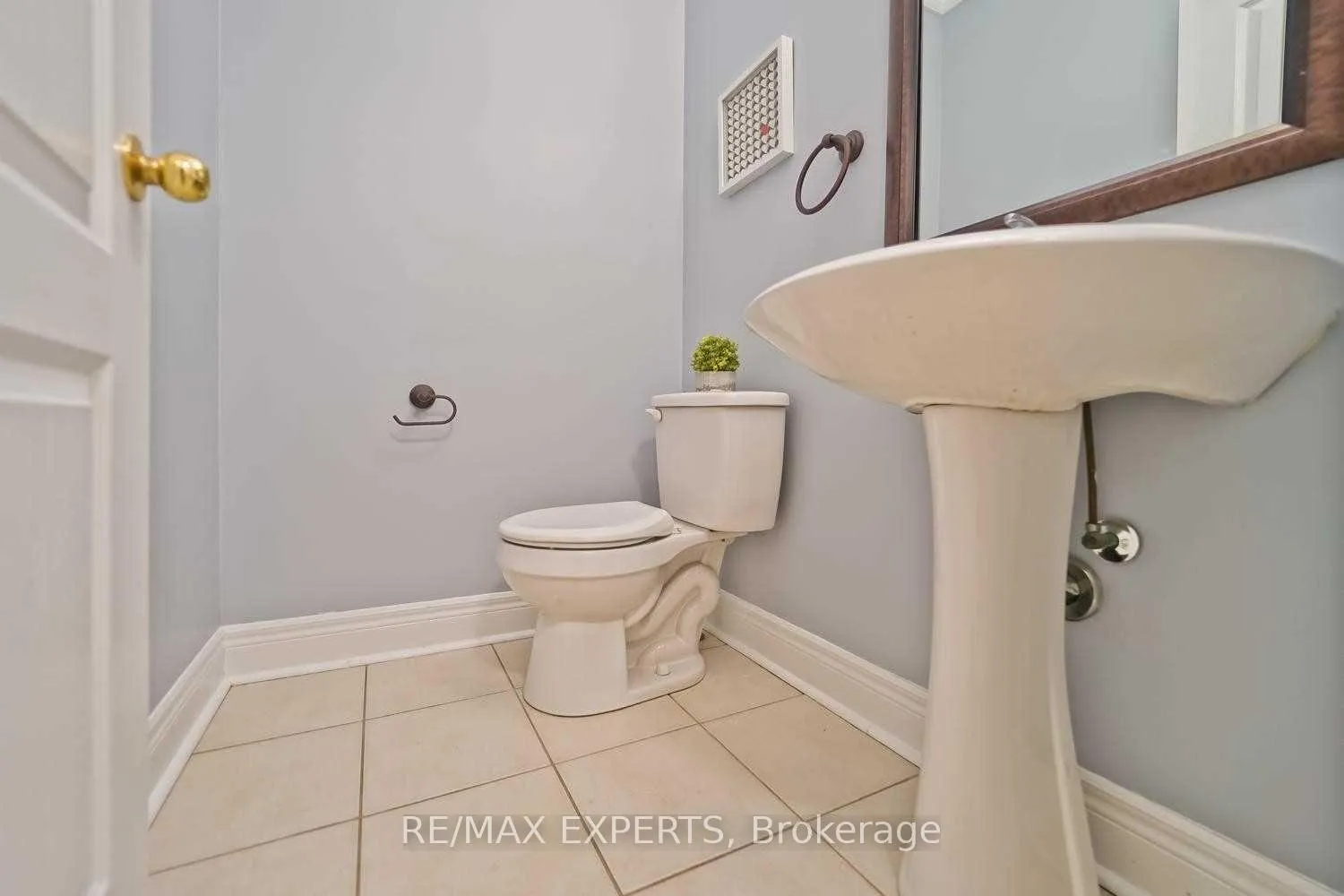 Photo 11 of 357 Brisdale Drive, Brampton, Fletcher's Meadow — HOMEH