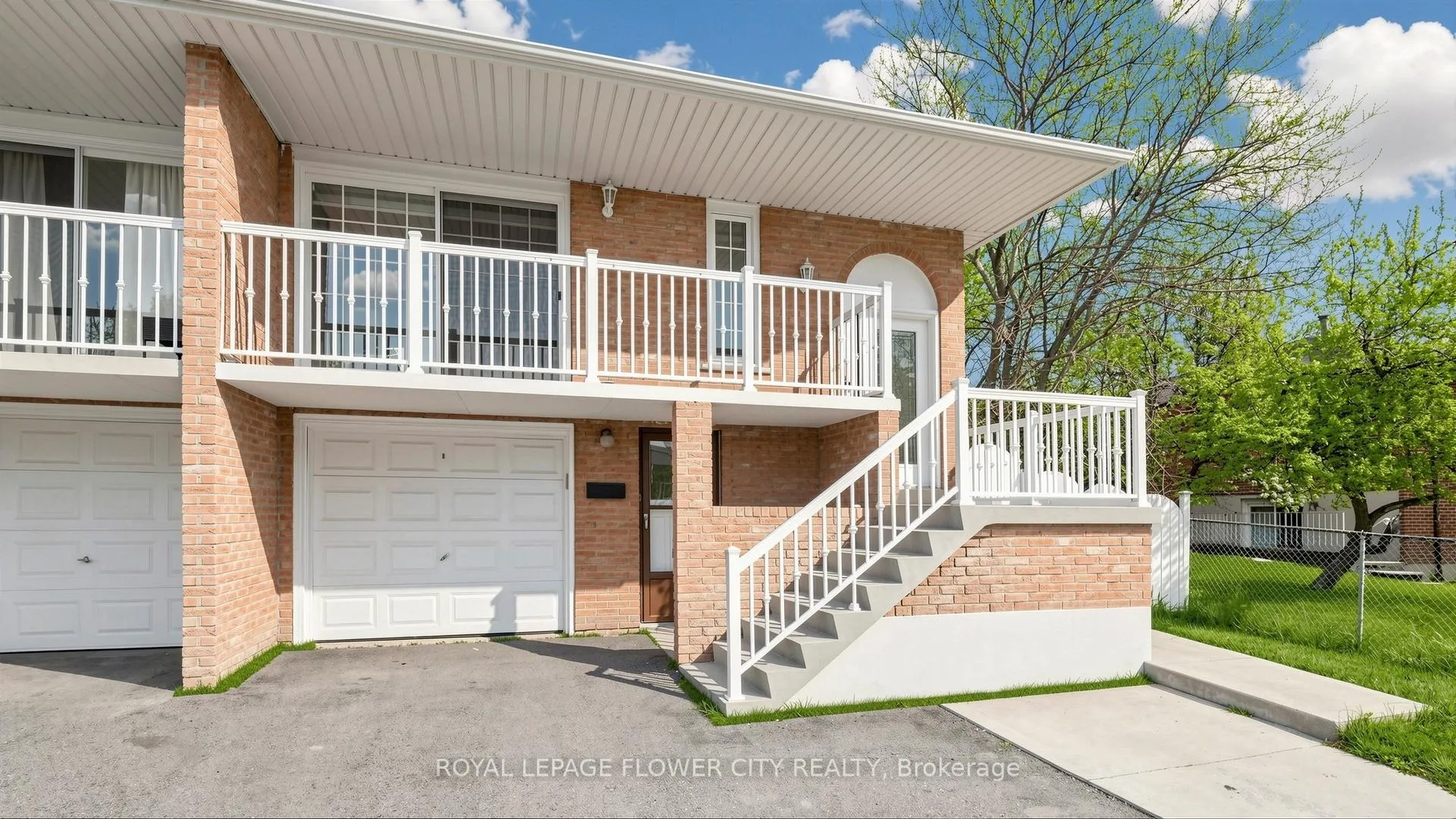 Photo 3 of 307 Royal Salisbury Way, Brampton, Madoc — HOMEH