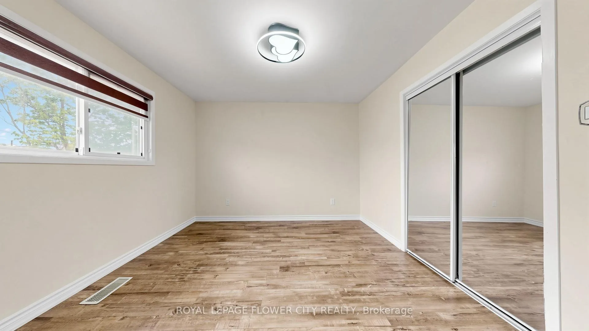 Photo 14 of 307 Royal Salisbury Way, Brampton, Madoc — HOMEH