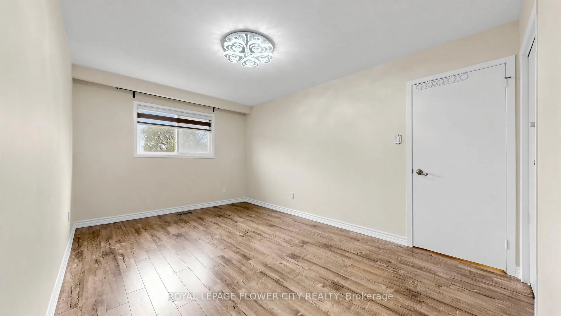 Photo 15 of 307 Royal Salisbury Way, Brampton, Madoc — HOMEH