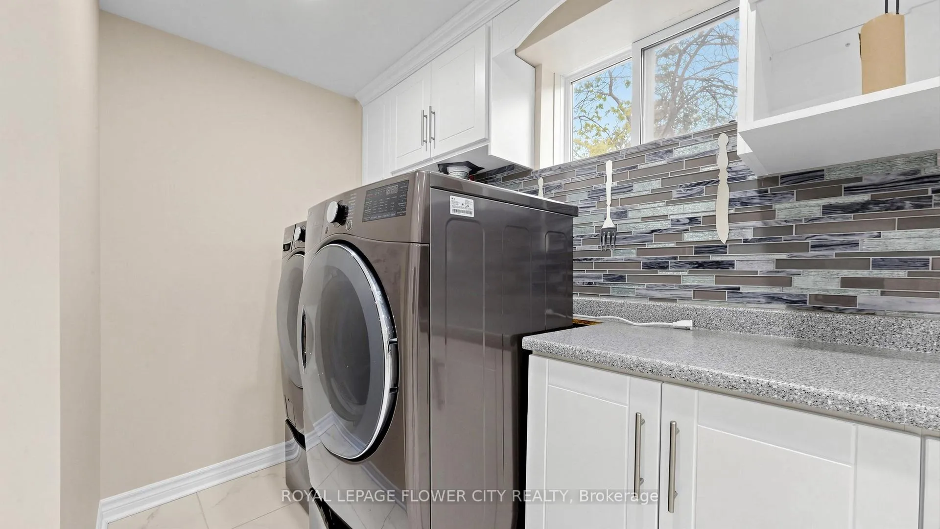 Photo 27 of 307 Royal Salisbury Way, Brampton, Madoc — HOMEH