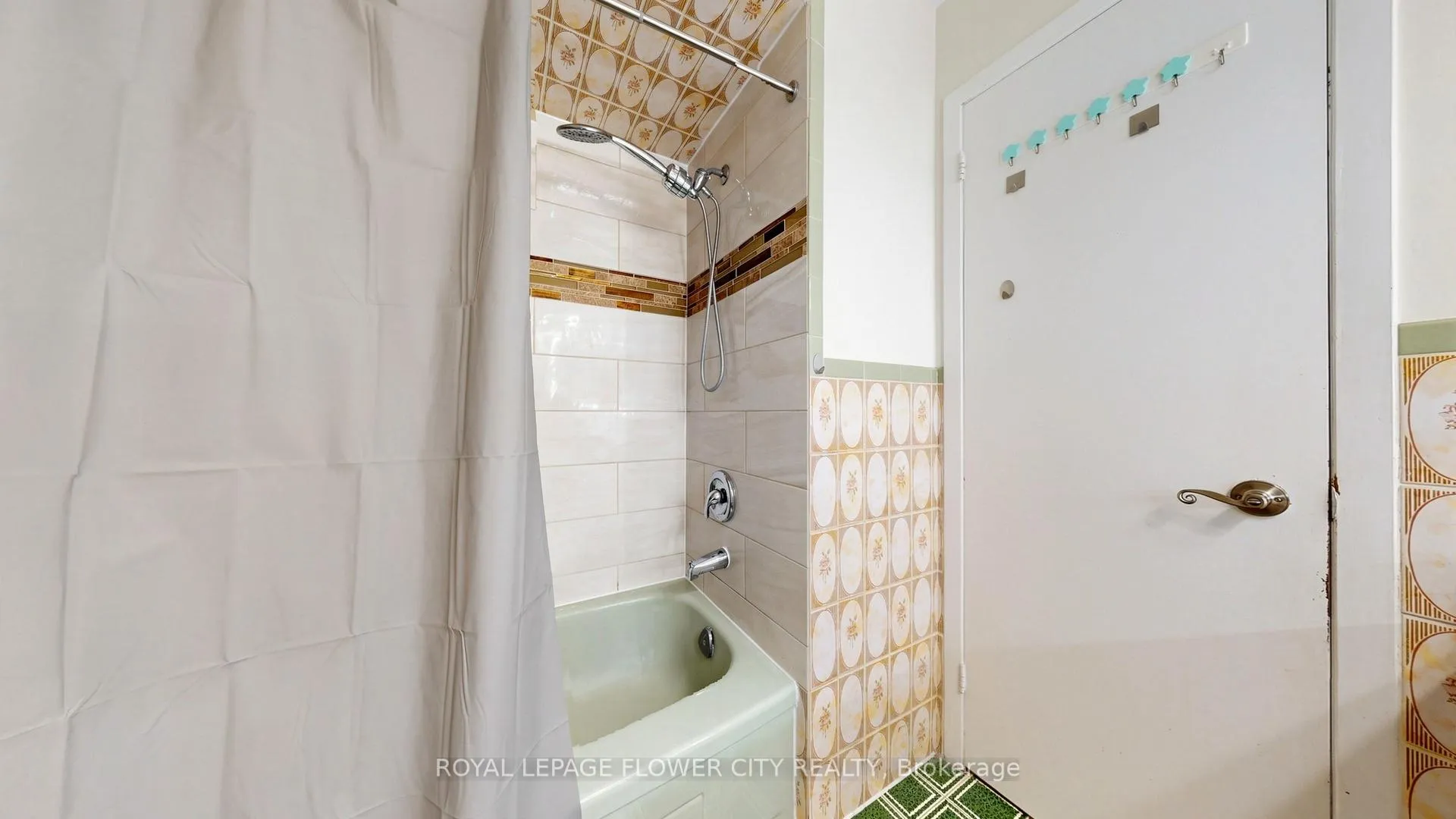 Photo 33 of 307 Royal Salisbury Way, Brampton, Madoc — HOMEH
