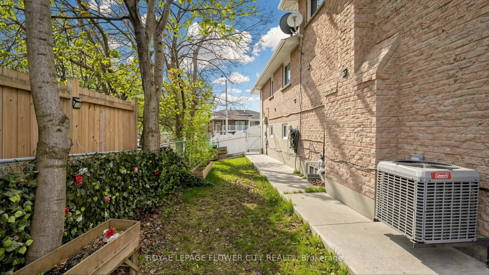 Photo 48 of 307 Royal Salisbury Way, Brampton, Madoc — HOMEH