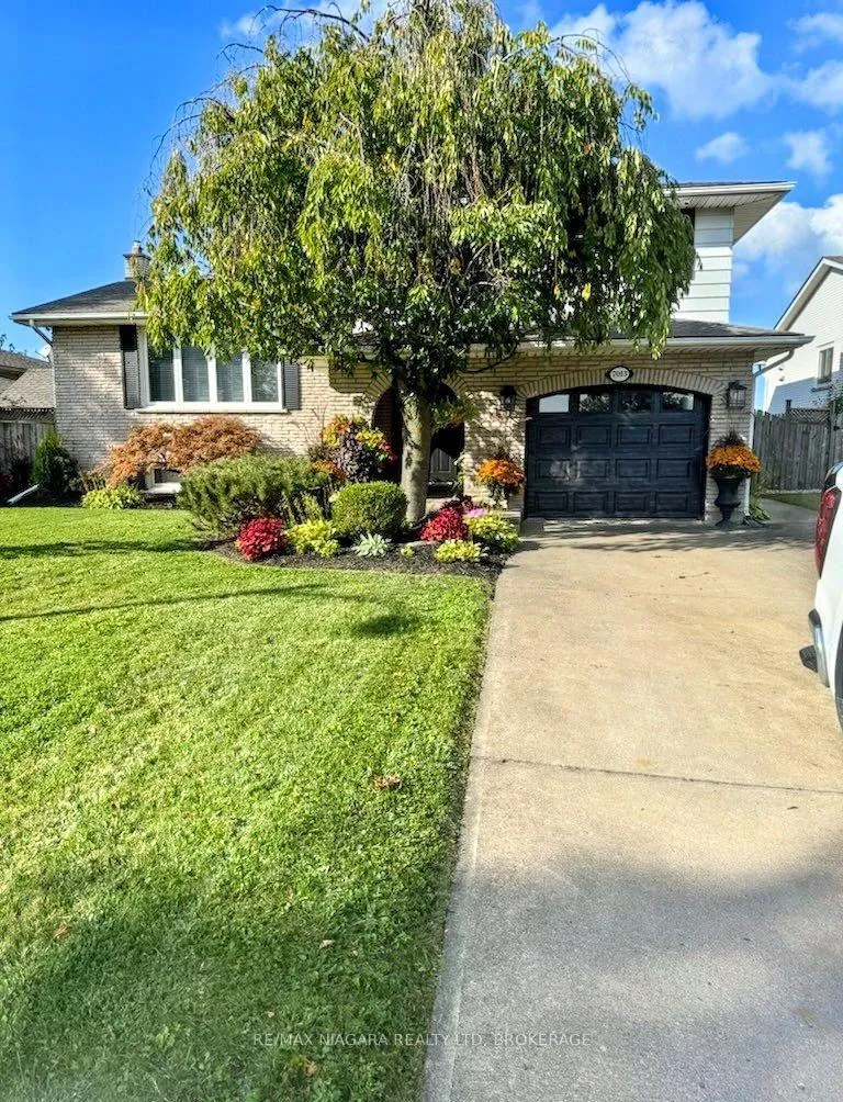 Photo 2 of 7013 Glengowan Crescent, Niagara Falls, Casey — HOMEH