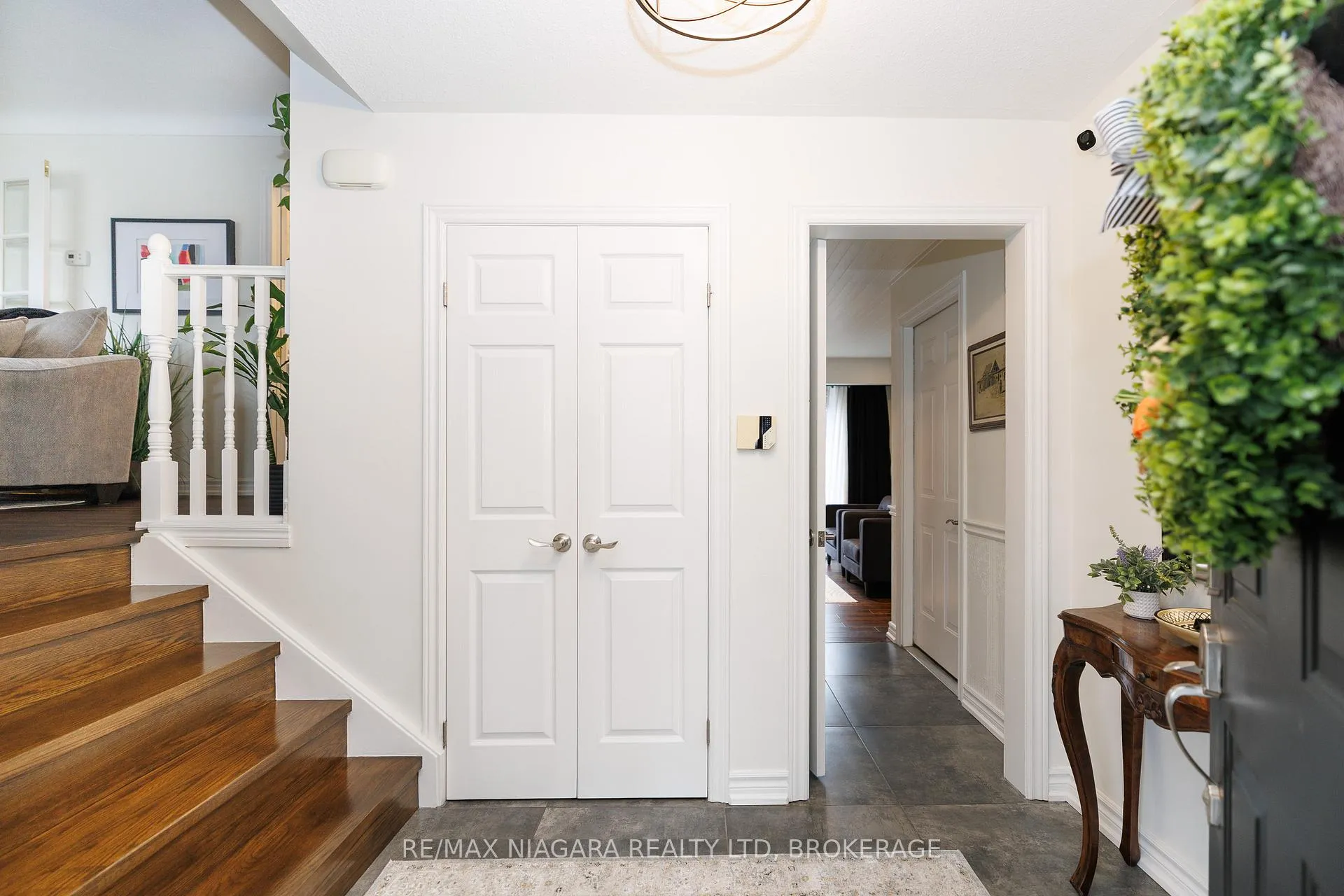 Photo 3 of 7013 Glengowan Crescent, Niagara Falls, Casey — HOMEH