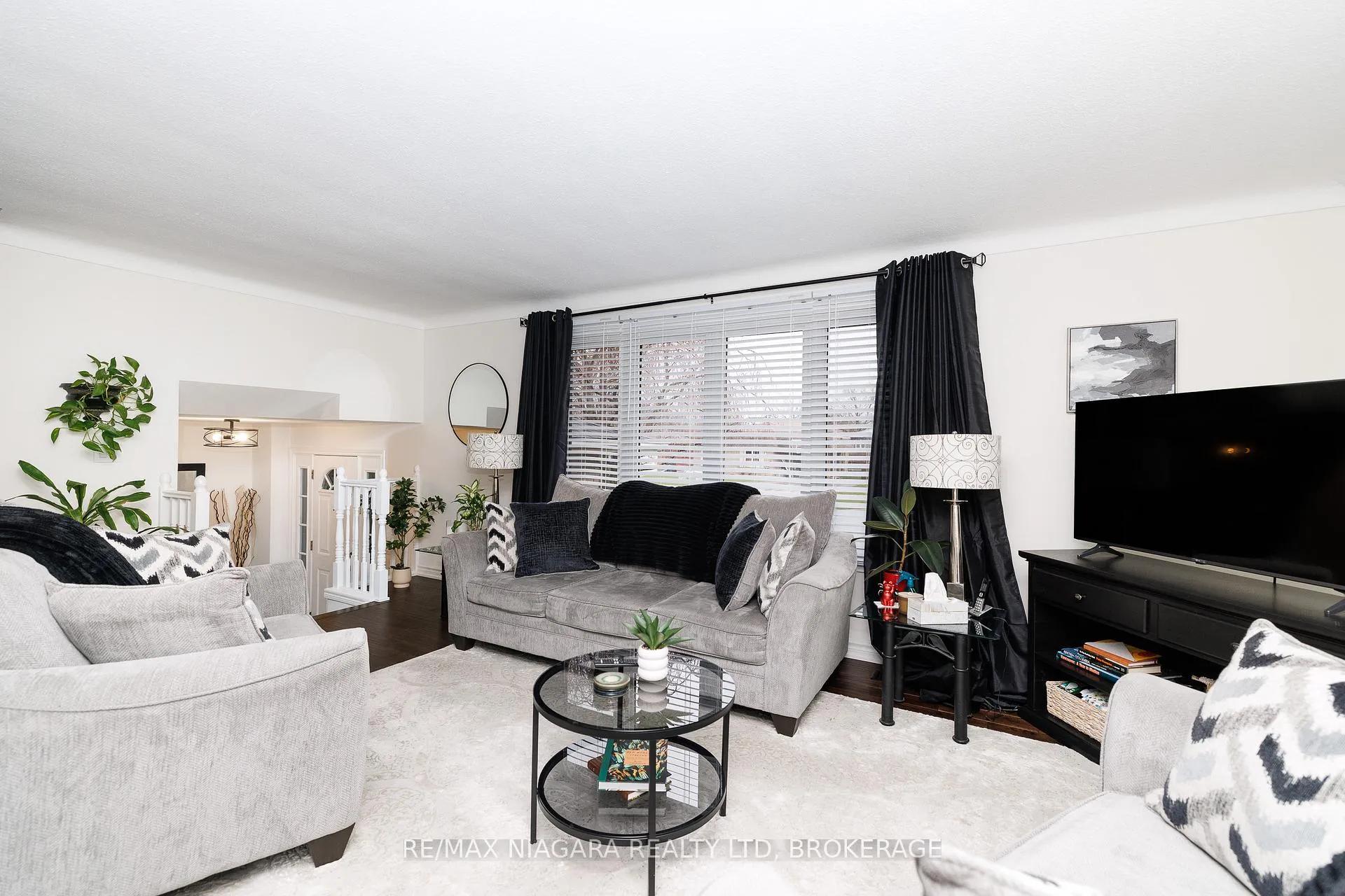Photo 4 of 7013 Glengowan Crescent, Niagara Falls, Casey — HOMEH
