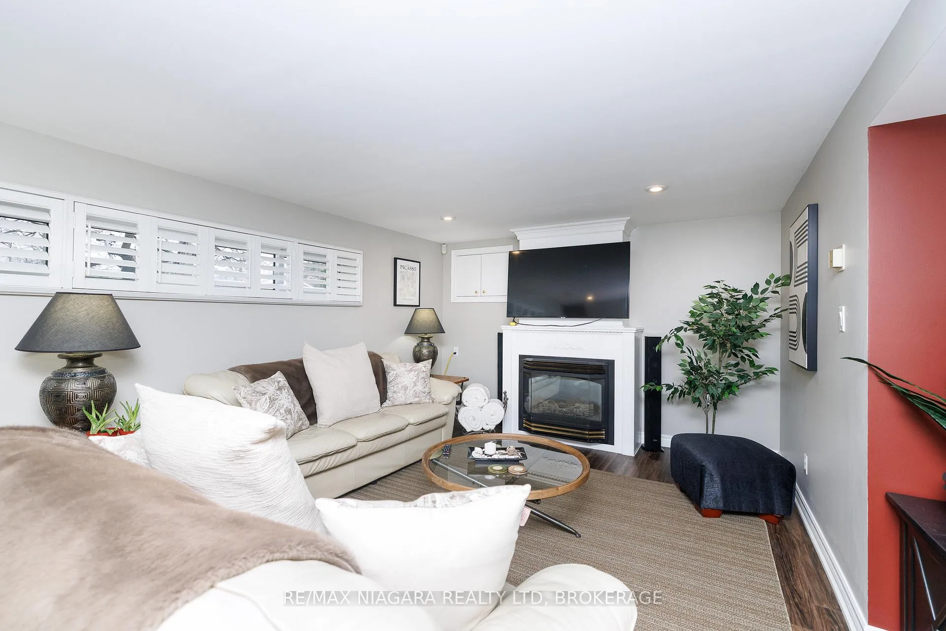 Photo 11 of 7013 Glengowan Crescent, Niagara Falls, Casey — HOMEH