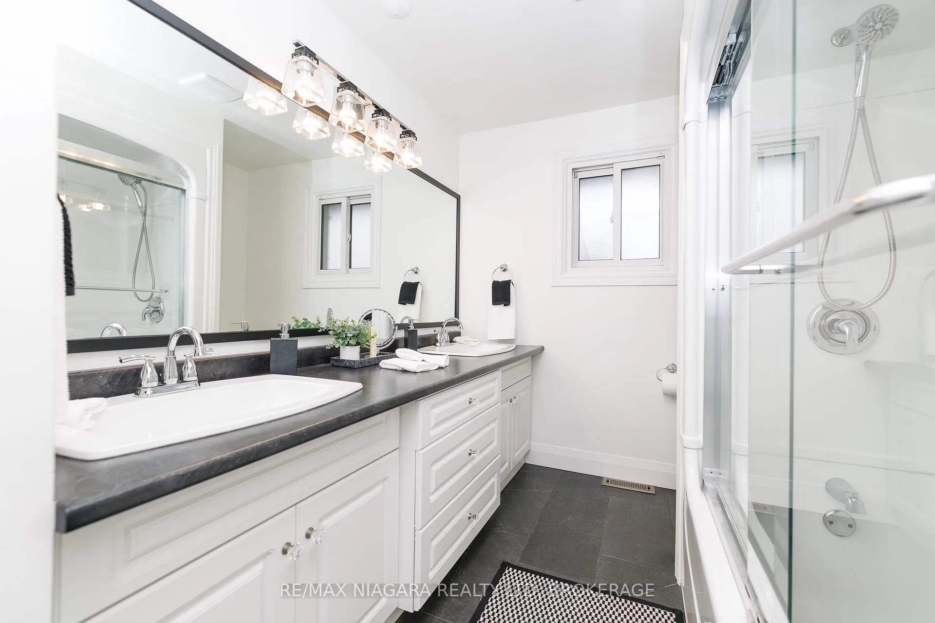 Photo 18 of 7013 Glengowan Crescent, Niagara Falls, Casey — HOMEH