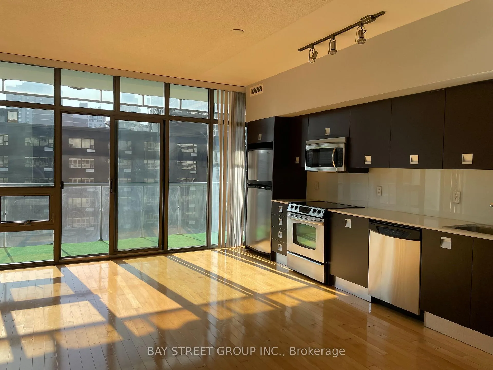 Photo 3 of Unit 907, 33 Charles Street E, Toronto, Church-Yonge Corridor — HOMEH