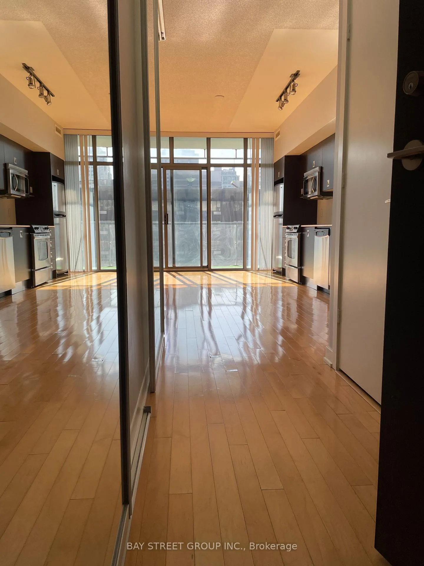 Photo 8 of Unit 907, 33 Charles Street E, Toronto, Church-Yonge Corridor — HOMEH