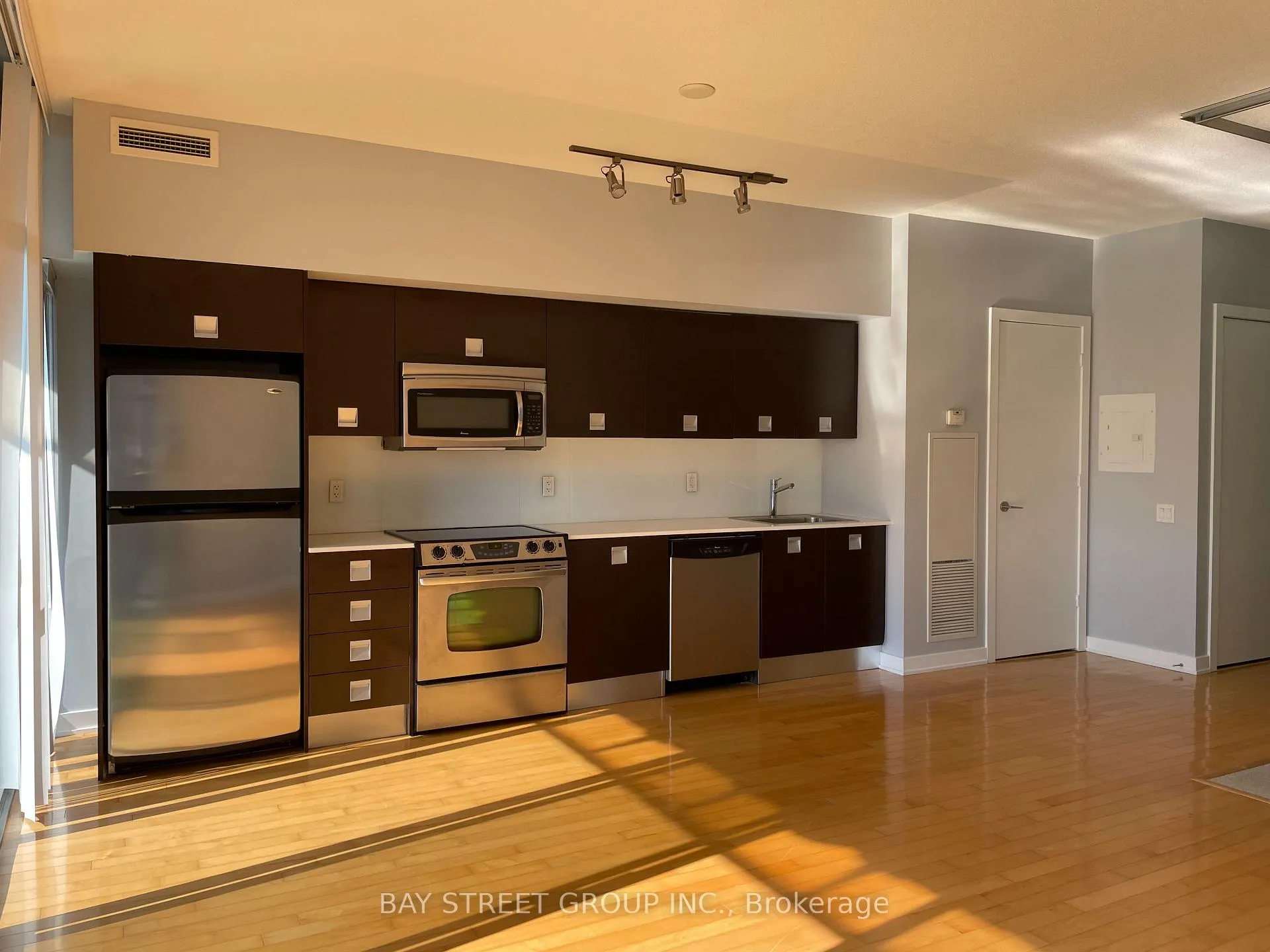 Photo 11 of Unit 907, 33 Charles Street E, Toronto, Church-Yonge Corridor — HOMEH