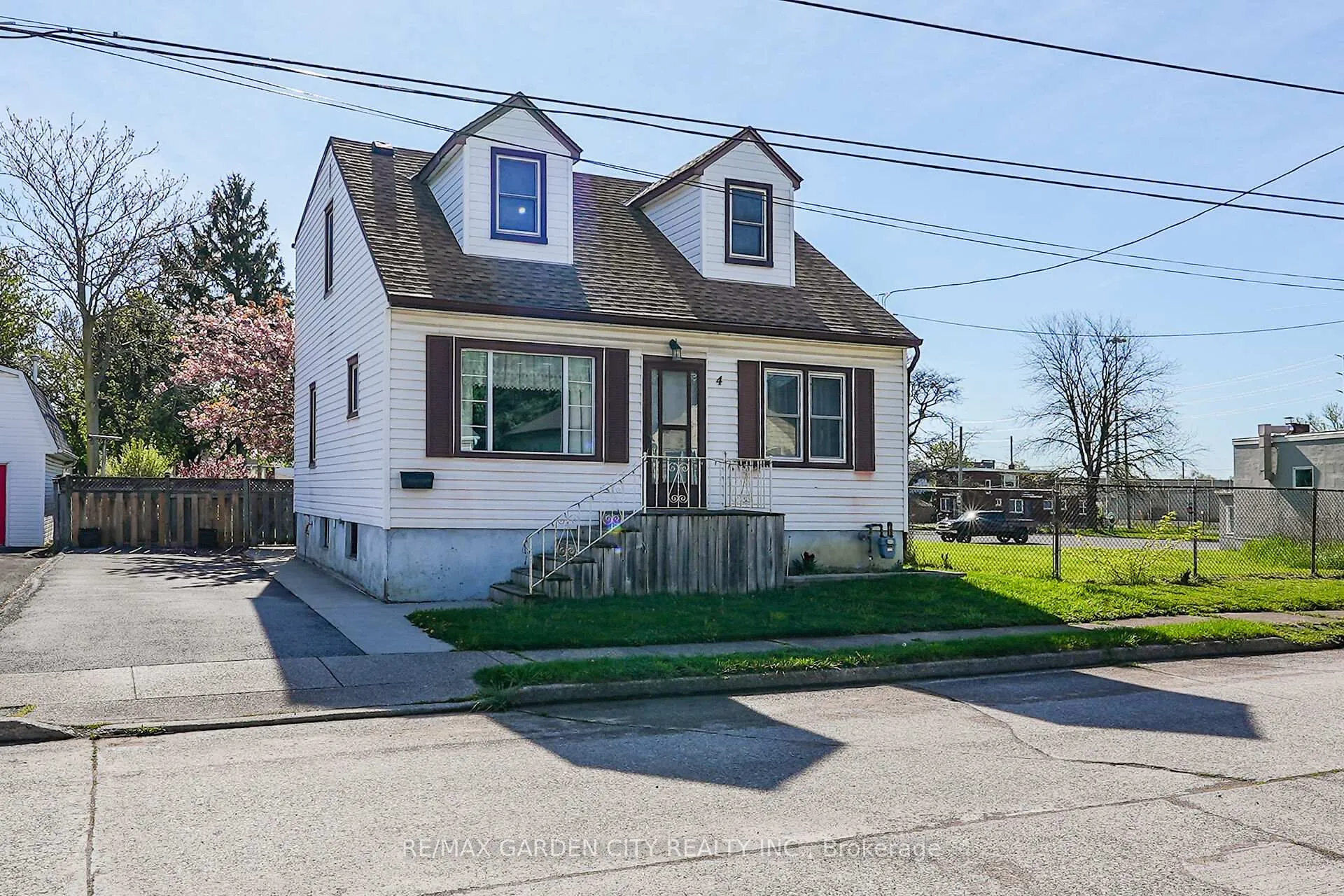 Front of 4 Peachdale Avenue