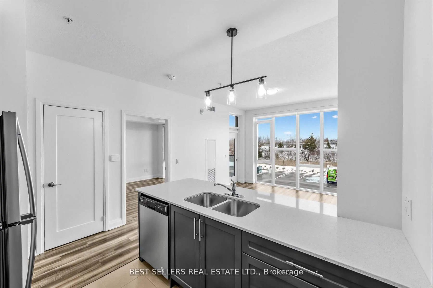 Photo 2 of Unit 220, 16 Concord Place, Grimsby, Grimsby Beach — HOMEH