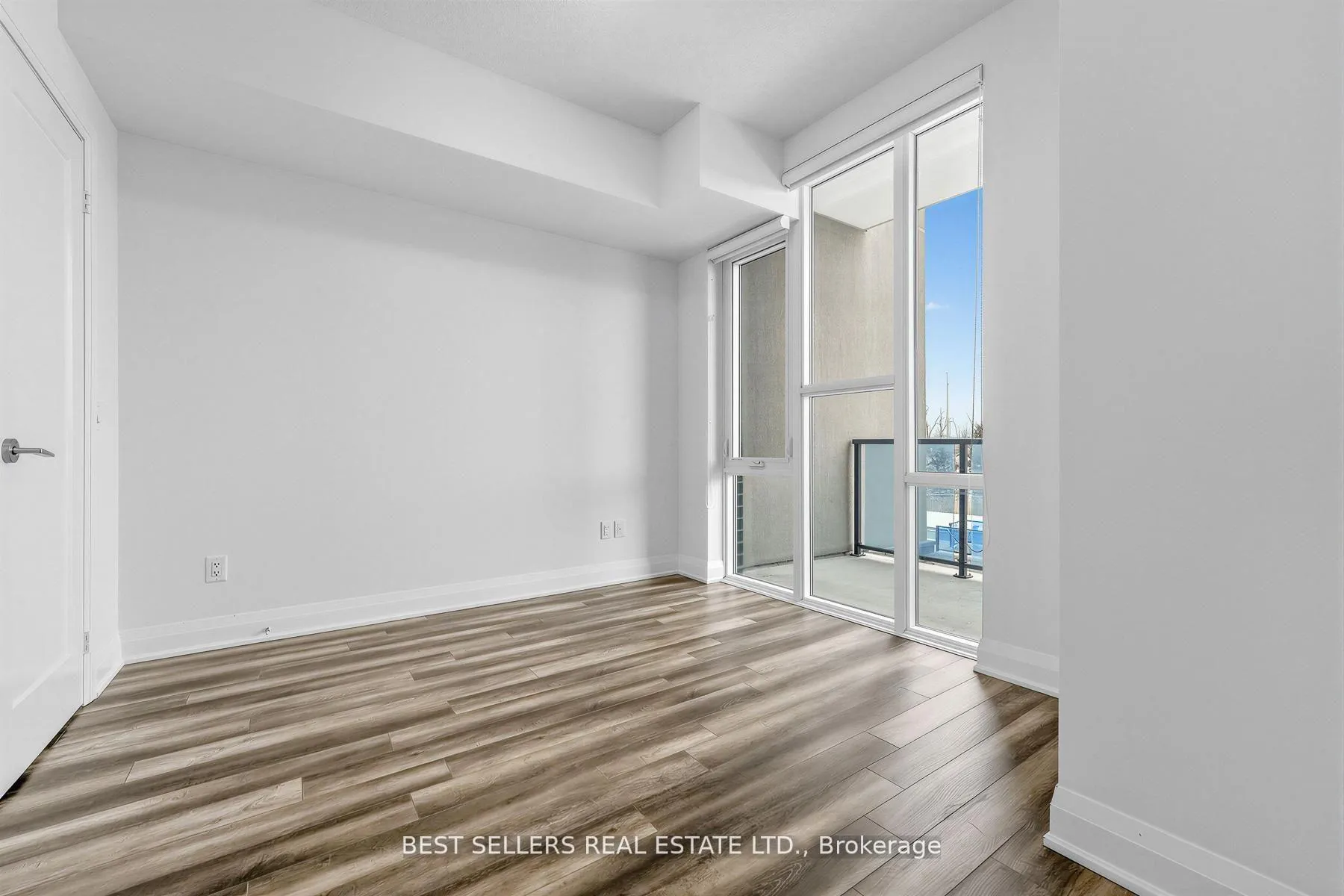 Photo 3 of Unit 220, 16 Concord Place, Grimsby, Grimsby Beach — HOMEH