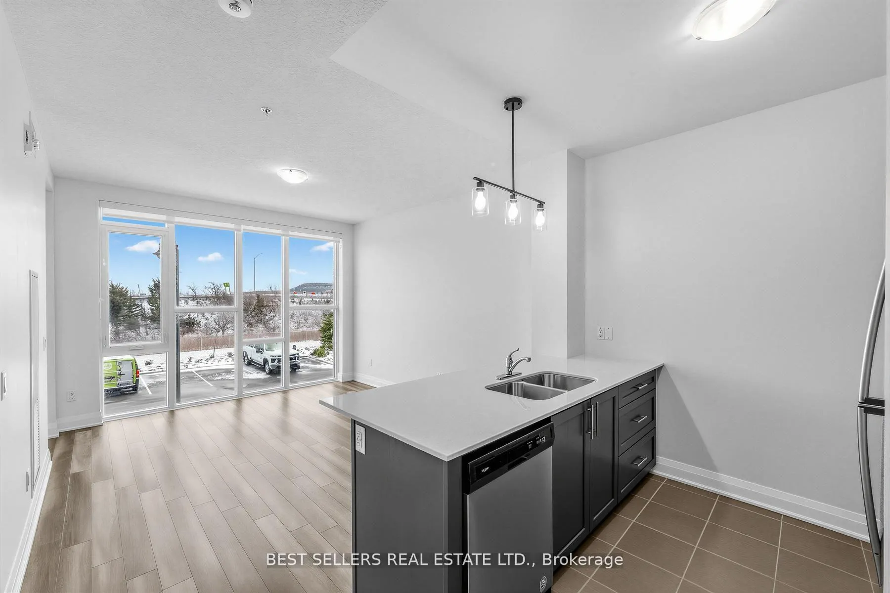Photo 6 of Unit 220, 16 Concord Place, Grimsby, Grimsby Beach — HOMEH