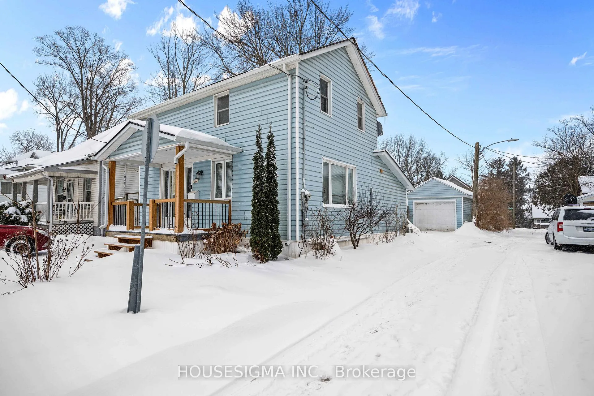 Photo 2 of 16 Centre Street, St. Thomas — HOMEH