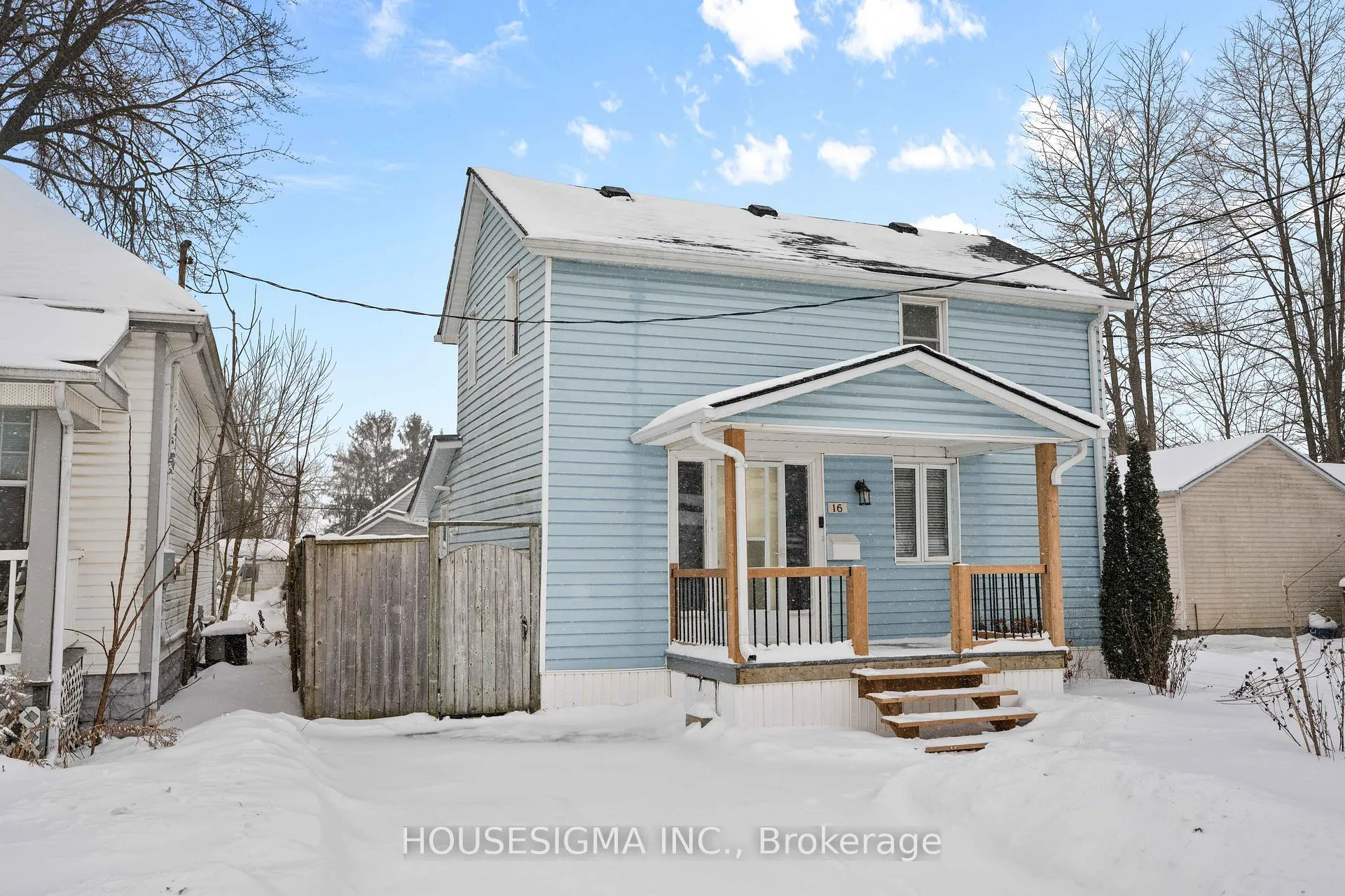 Photo 3 of 16 Centre Street, St. Thomas — HOMEH