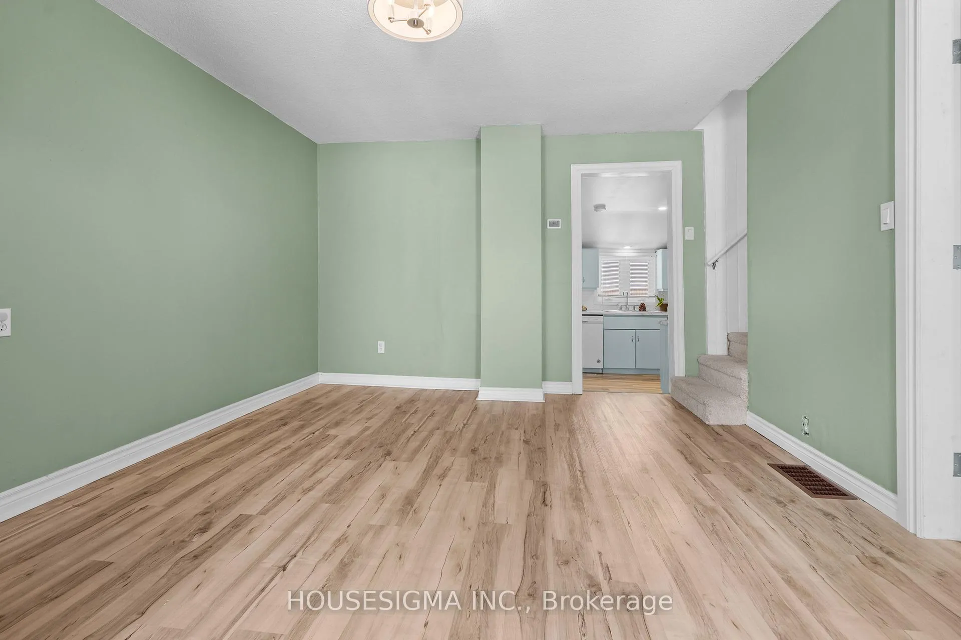 Photo 6 of 16 Centre Street, St. Thomas — HOMEH