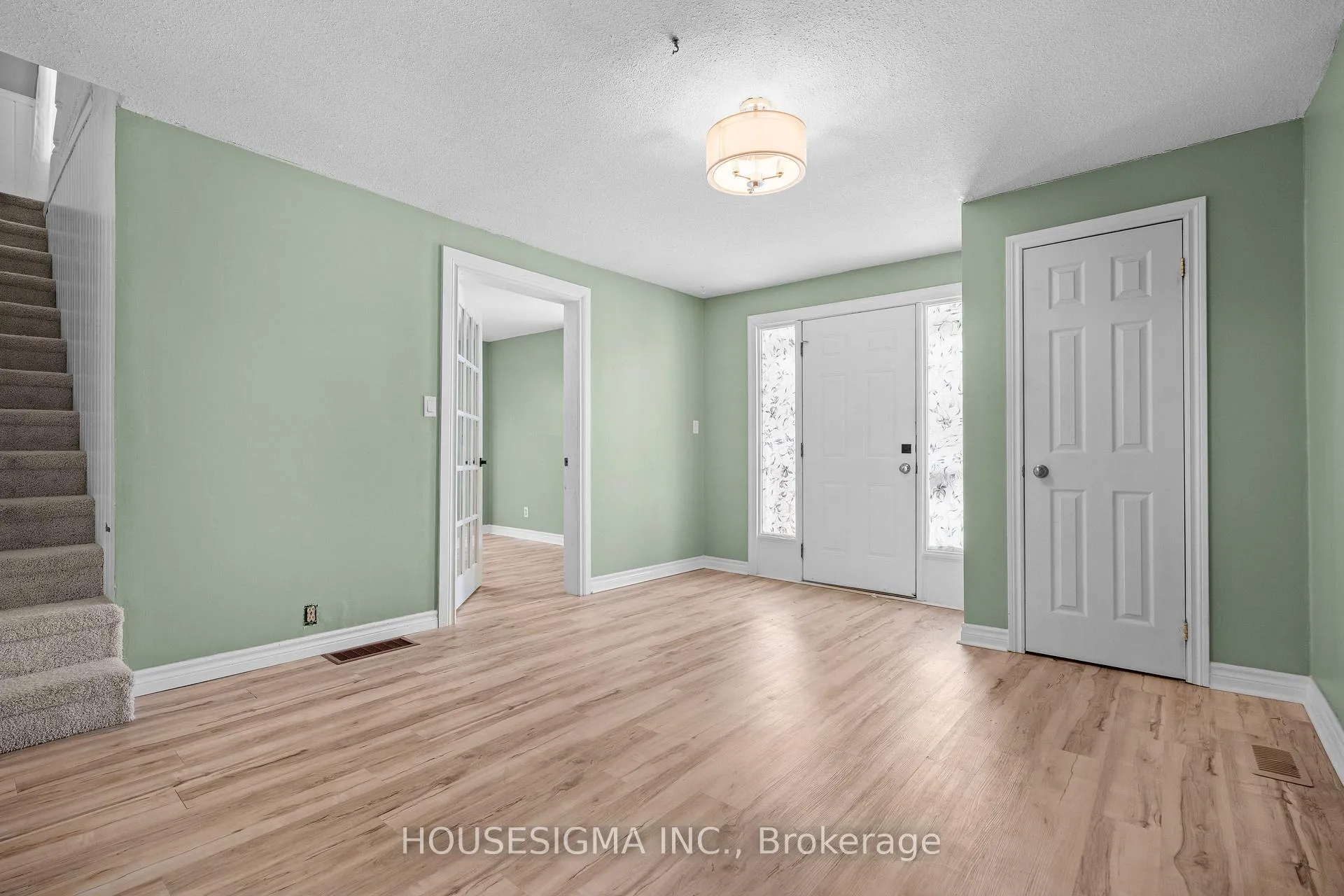 Photo 7 of 16 Centre Street, St. Thomas — HOMEH